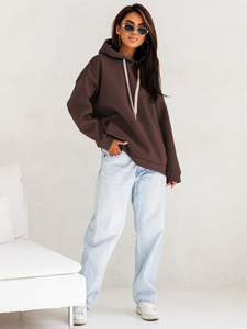 Γυναικείο ζεστό φούτερ με κουκούλα τύπου καγκουρό Σοκολάτα Bolf 82131